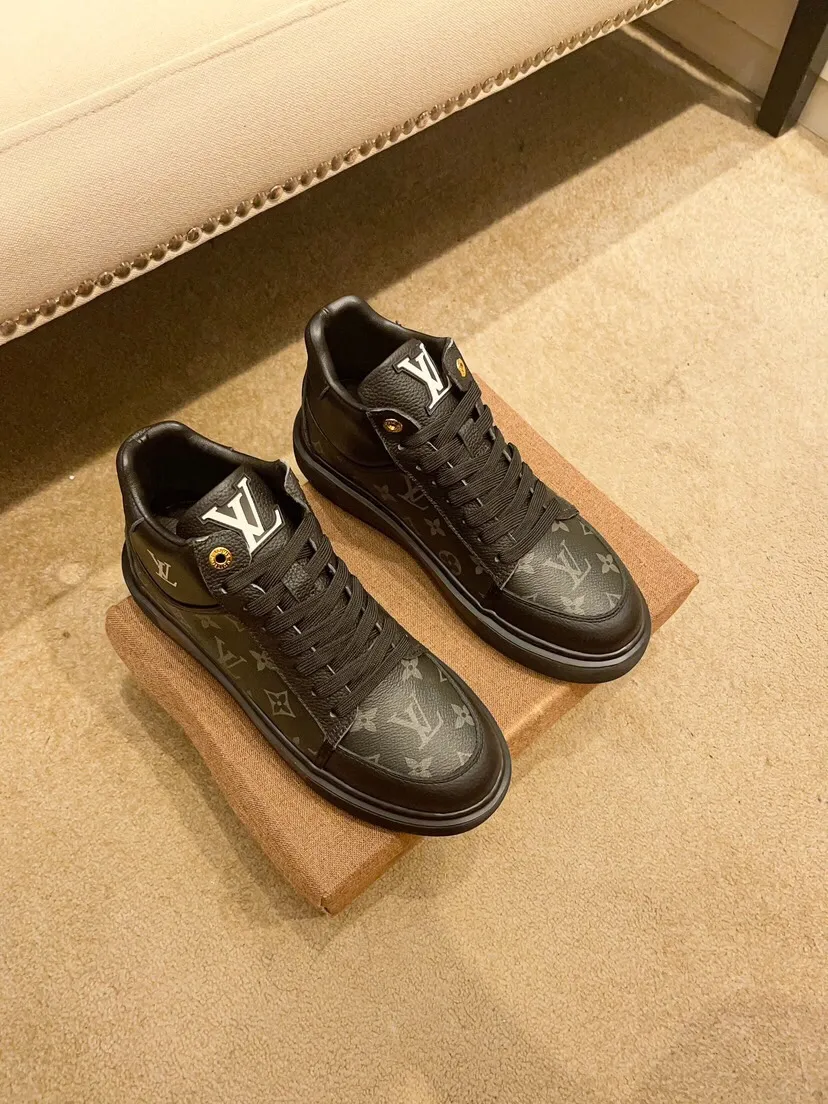 Factory price 460 [LV] Louis Vuitton's latest high-top casual Korean-style men's shoes, brand new autumn and winter design, perfect workmanship, cabinet quality, upper: cowhide material, leather lining; soft and comfortable, rubber outsole super light, wear-resistant, simple, versatile fashion men's shoes, color optional, size 38--44